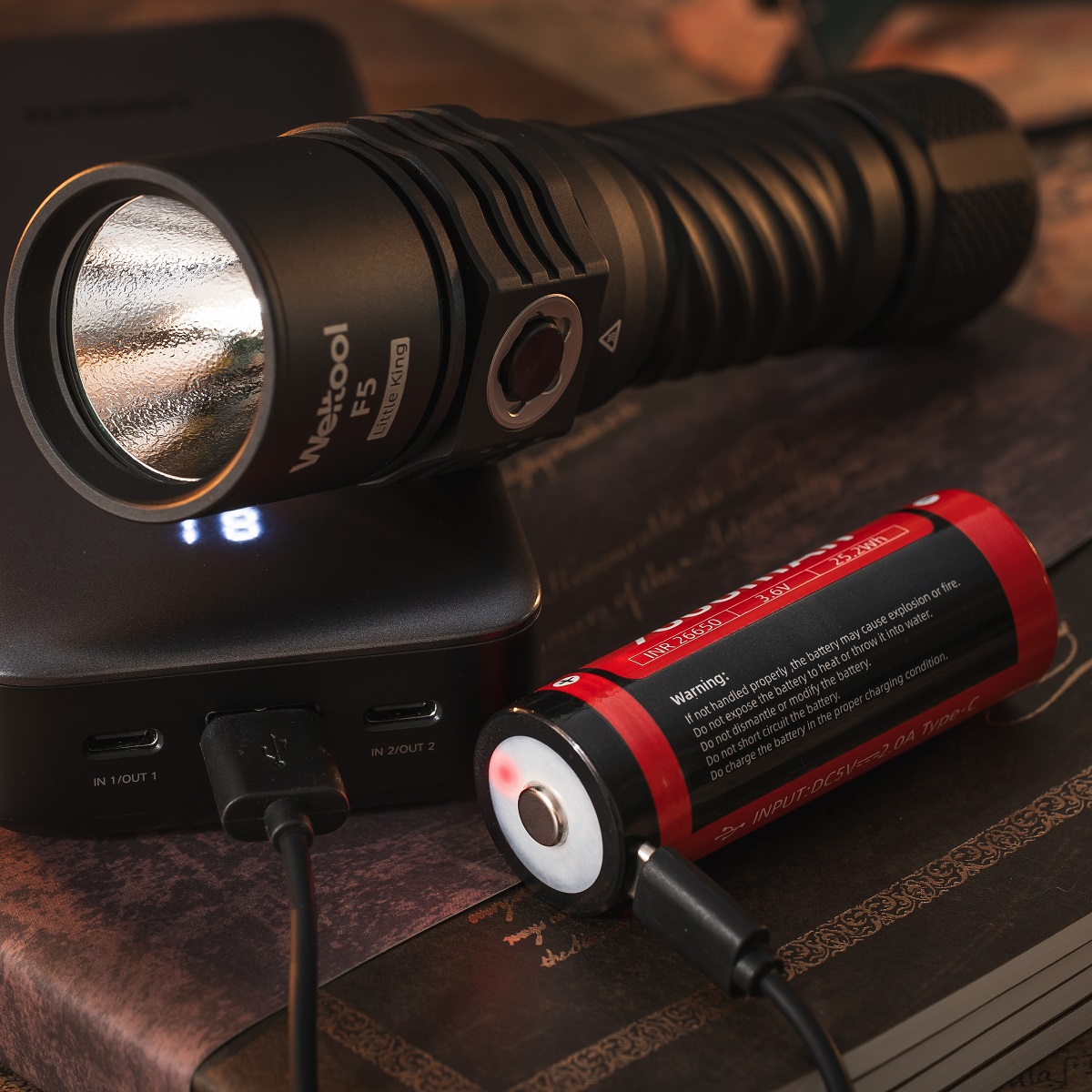 Weltool F5  Little King LED flashlight