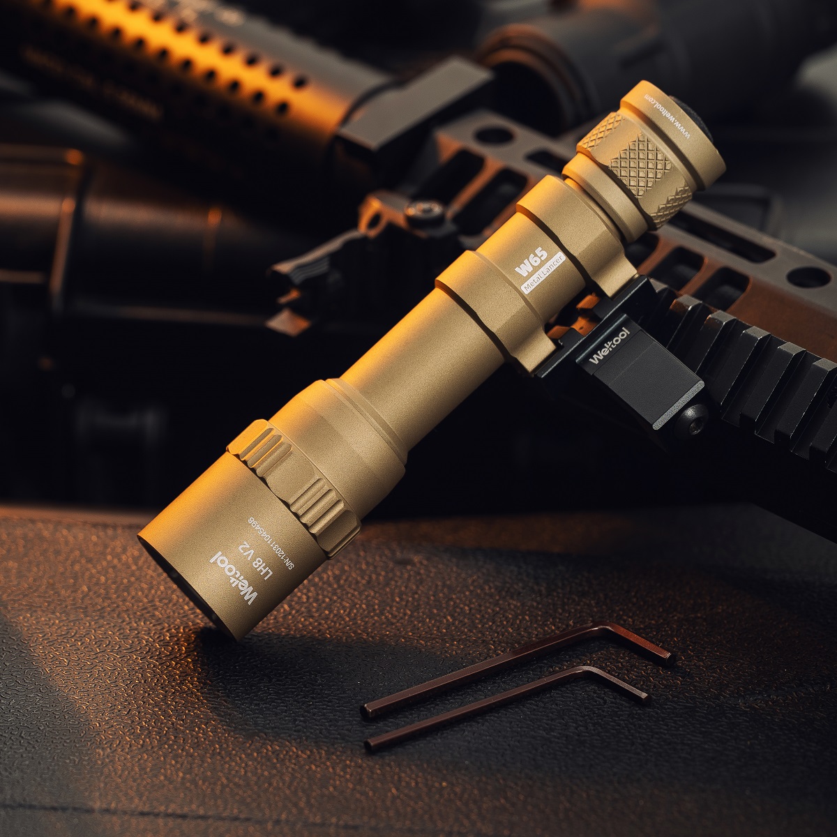 Weltool W65B V2 Rifle rail mounting light