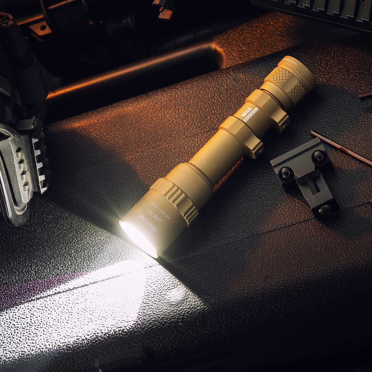 Weltool W65B V2 Rifle rail mounting light