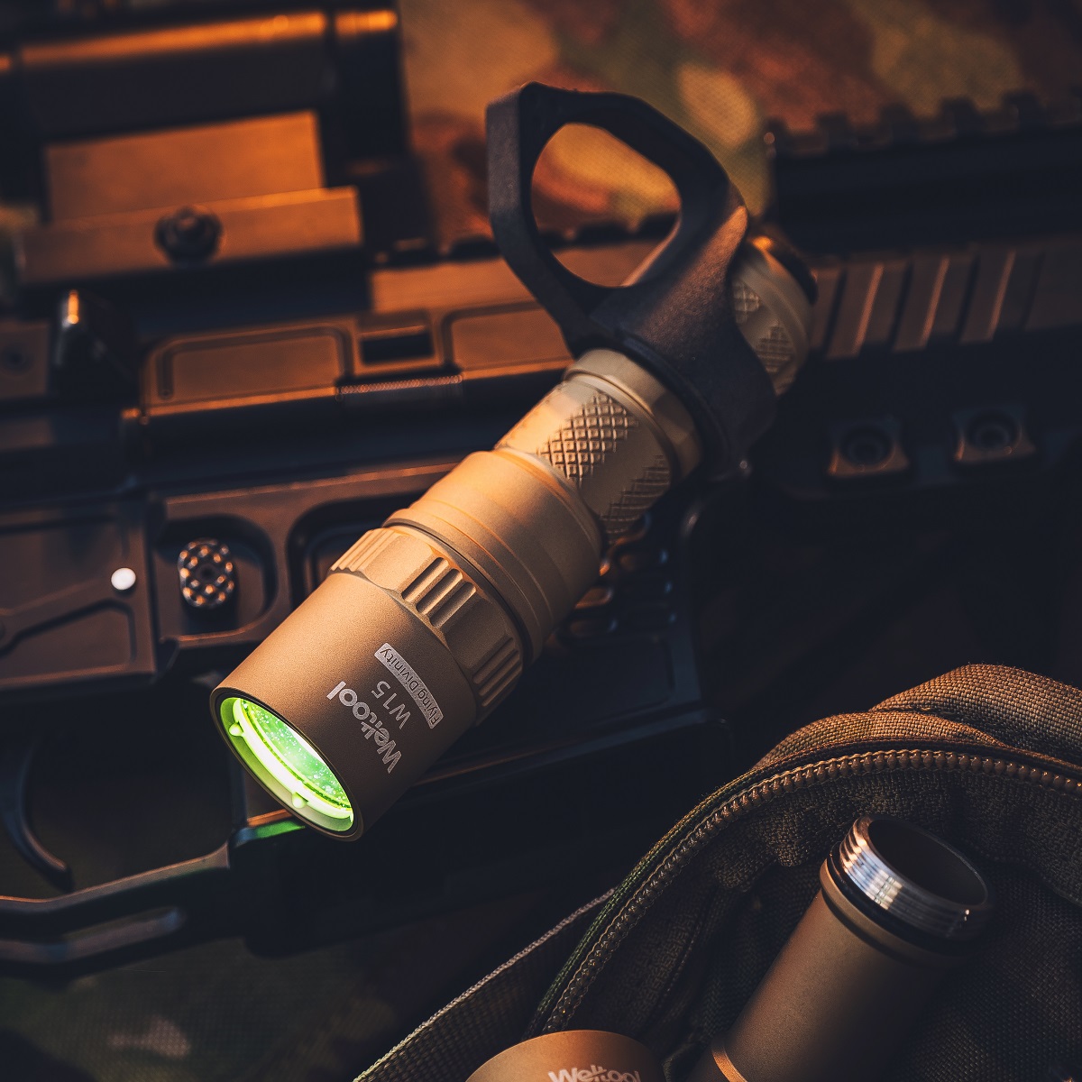 Weltool W15 “Flying Divinity” LEP tactical flashlight